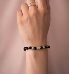 Šňůrkový náramek se zlatem a korálky 3,52g