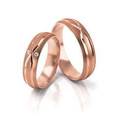 Zlaté snubní prsteny s gravírováním a diamanty