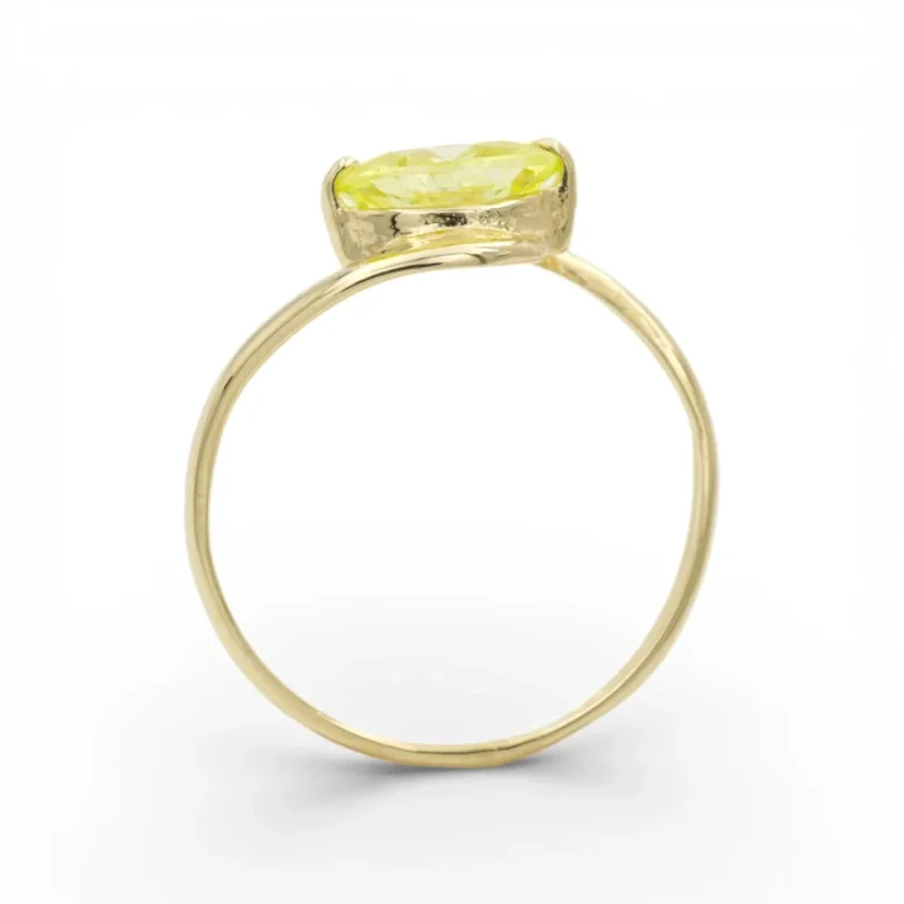 Zlatý prsten s oválným zeleným zirkonem 1,51g