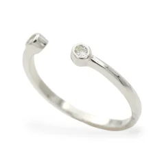 Otevřený stříbrný prsten se zirkony