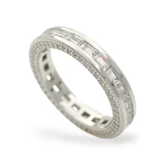 Stříbrný prsten s čirými zirkony