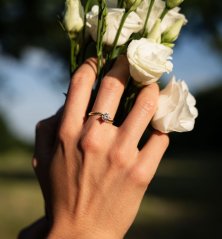 Zásnubní zlatý prsten s kamenem 1,97g