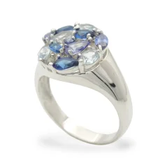 Výrazný stříbrný prsten se zirkony