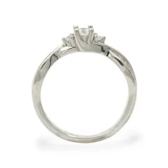 Zásnubní prsten ze stříbra zdobený zirkony