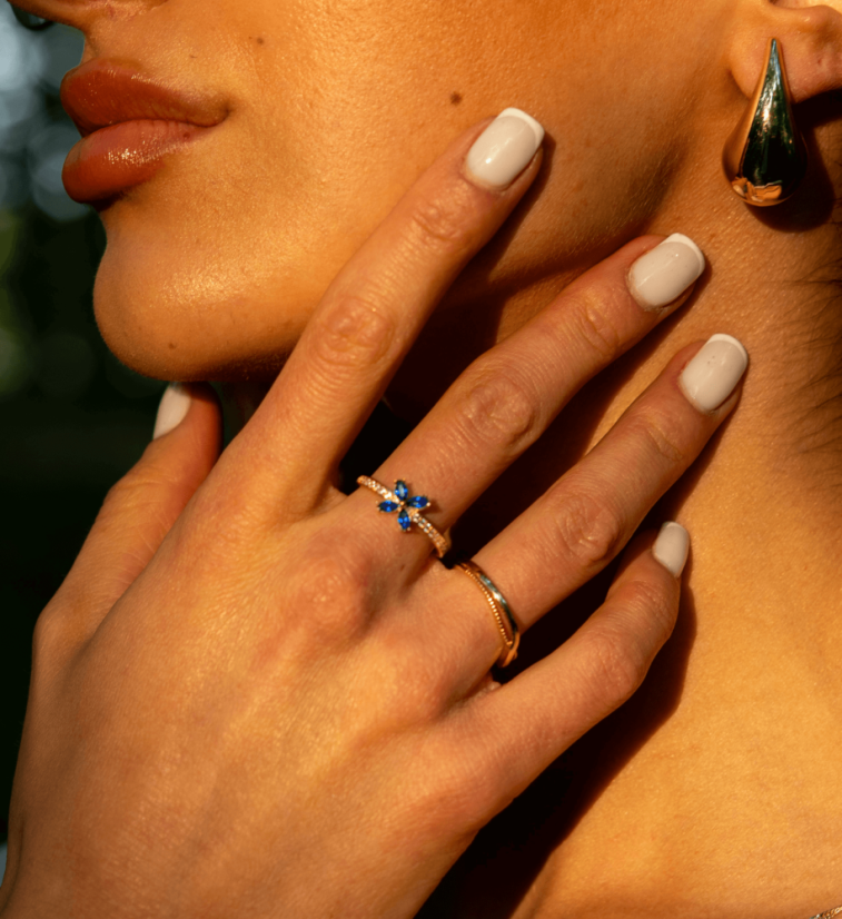 Zlatý prsten Květina s kameny 1,55g