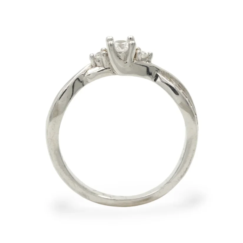 Zásnubní prsten ze stříbra zdobený zirkony