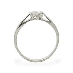 Jemný zásnubní stříbrný prsten se zirkonem