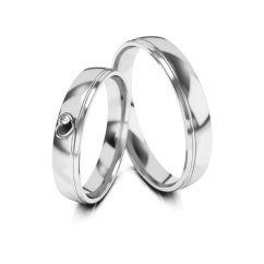 Minimalistický snubní set s romantickým detailem s briliantem