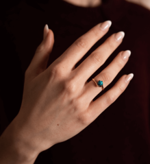 Zlatý prsten se zeleným opálem