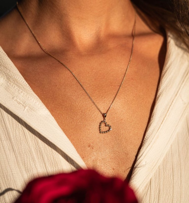 Zlatý přívěsek Srdíčko s kamínkem 0,83g