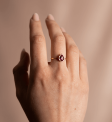 Zlatý prsten Slza s Rubínem 1,52g