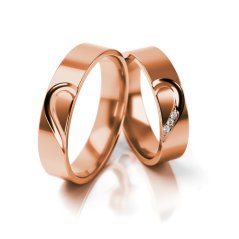 Minimalistický set snubních prstenů s brilianty s romantickým detailem