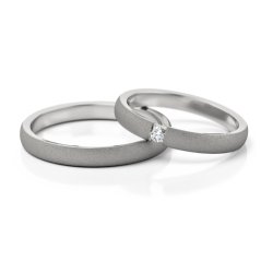 Minimalistická sada snubních prstenů s diamantem