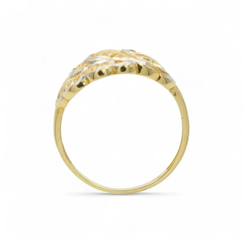 Zlatý prsten s výrazným zdobením 2,29g