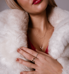 Designový zlatý prsten se zirkony