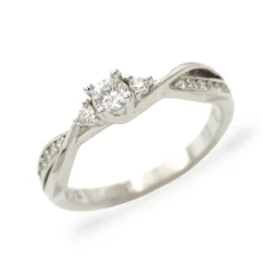 Zásnubní prsten ze stříbra zdobený zirkony