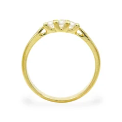 Zásnubní stříbrný prsten se třemi zirkony