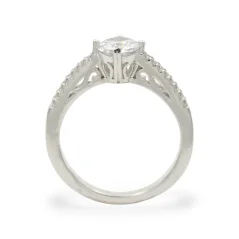 Stříbrný zásnubní prsten s čirými zirkony